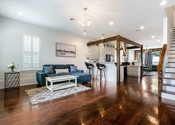 Modern, Spacious Townhouse With Luxury Amenities